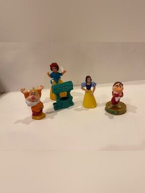 Disney Snow White and the Seven Dwarves Lot